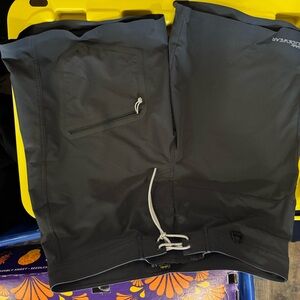 Cabela's Black Guidewear shorts size 40